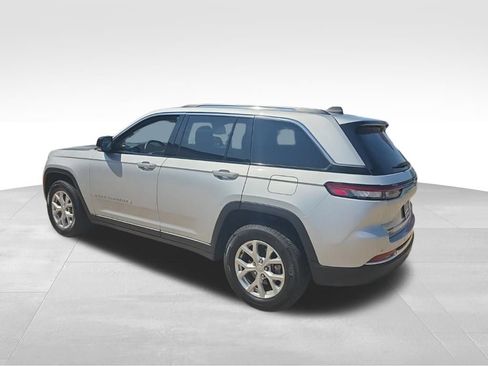 Used 2024 Jeep Grand Cherokee Limited RWD image 12