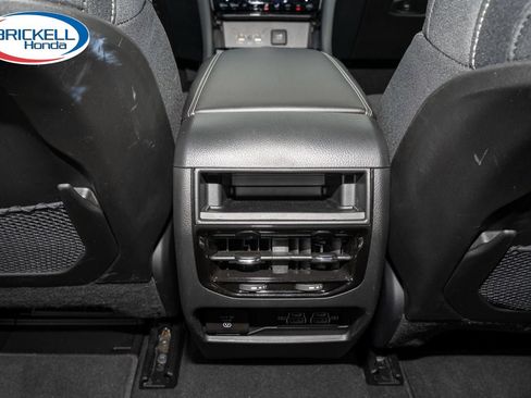 Used 2025 Jeep Grand Cherokee Laredo w/ Luxury Tech Group I RWD image 19
