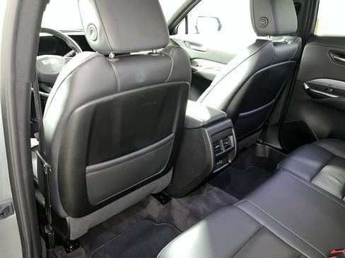 Used 2025 Cadillac XT4 Premium Luxury image 24