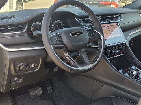 New 2025 Jeep Grand Cherokee Limited image 16