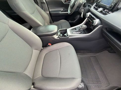 Used 2021 Toyota RAV4 LE FWD image 34