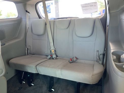 Used 2016 Kia Sedona L FWD image 10