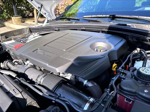 New 2026 Land Rover Range Rover Velar Dynamic SE AWD/4WD image 32