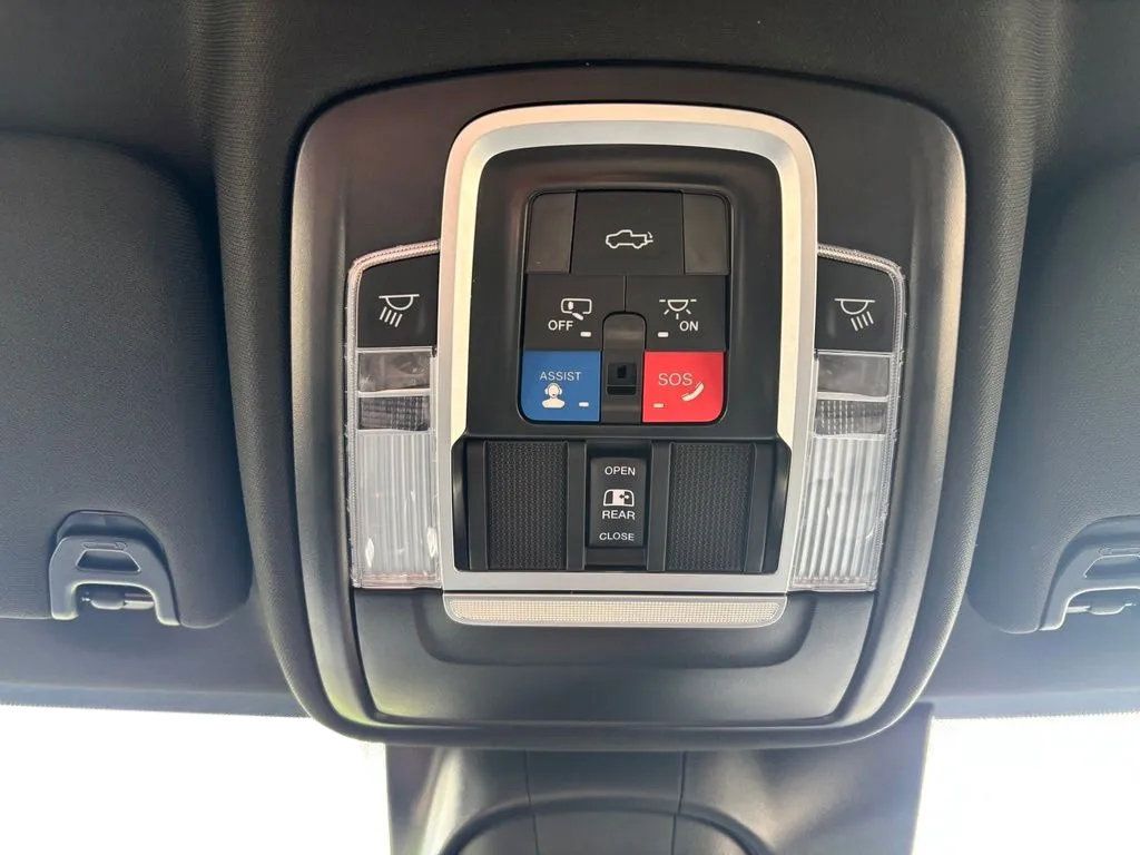 Used 2024 RAM 2500 Limited AWD/4WD image 24