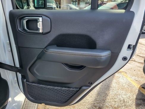 Used 2025 Jeep Wrangler Unlimited Sahara AWD/4WD image 20