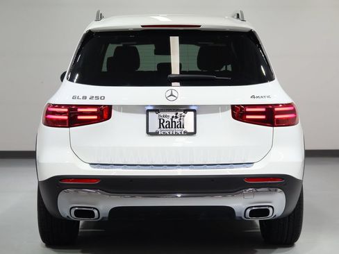 Used 2025 Mercedes-Benz GLB 250 4MATIC image 3