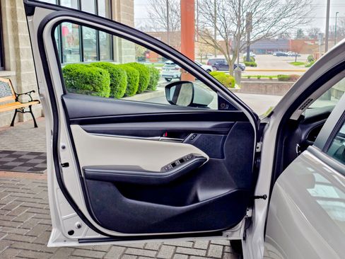 Used 2025 MAZDA MAZDA3 s image 24