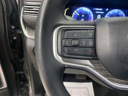 Used 2023 Jeep Wagoneer L Series II AWD/4WD image 15