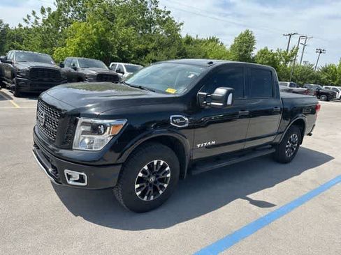 Used 2017 Nissan Titan PRO-4X w/ Pro-4x Convenience Package AWD/4WD image 15