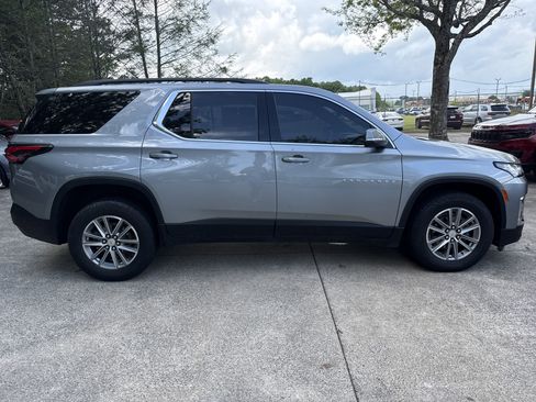 Used 2023 Chevrolet Traverse LT FWD image 8