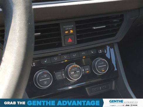 Used 2020 Volkswagen Jetta SE image 20