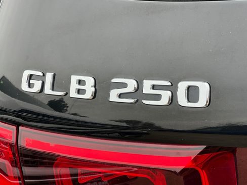 Used 2020 Mercedes-Benz GLB 250 4MATIC image 27