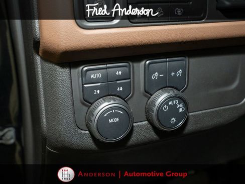 Used 2023 Chevrolet Tahoe High Country w/ Premium Package 2 AWD/4WD image 16