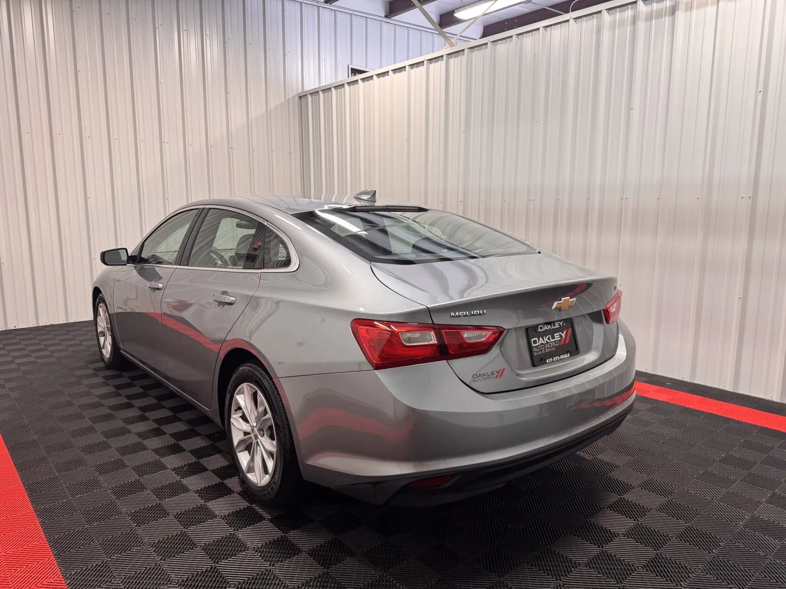 Used 2023 Chevrolet Malibu LT FWD image 2