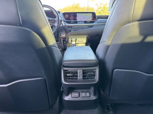 Used 2019 Lexus ES 350 image 32