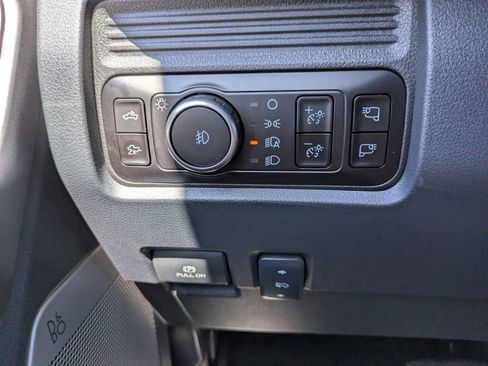 New 2026 Ford F250 Lariat w/ Black Appearance Package image 30