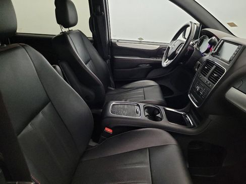 Used 2016 Dodge Grand Caravan R/T FWD image 21