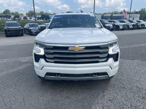 Used 2024 Chevrolet Silverado 1500 High Country w/ Z71 Off-Road Package AWD/4WD image 2