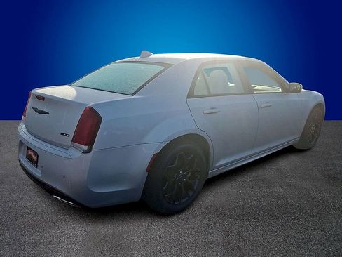 Used 2023 Chrysler 300 Touring L w/ Popular Equipment Group AWD/4WD image 4