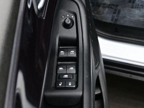 Used 2023 Jeep Grand Cherokee L Laredo image 10