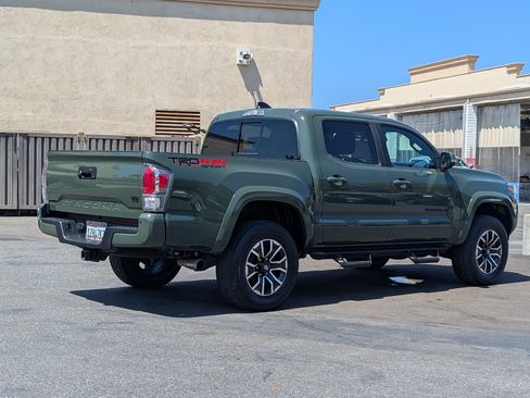 Used 2022 Toyota Tacoma TRD Sport w/ TRD Premium Sport Package AWD/4WD image 13