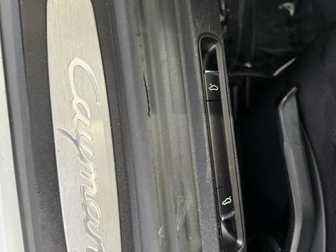 Used 2018 Porsche 718 Cayman w/ Sport Chrono Package image 32