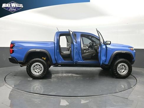 Used 2025 Chevrolet Colorado ZR2 w/ Technology Package AWD/4WD image 27