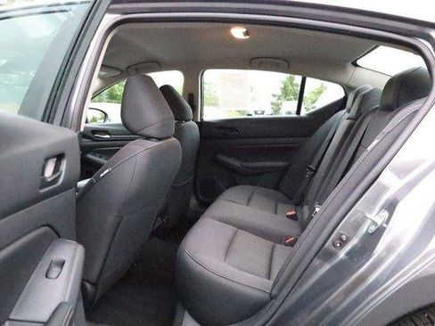Certified 2025 Nissan Altima 2.5 SV FWD image 17
