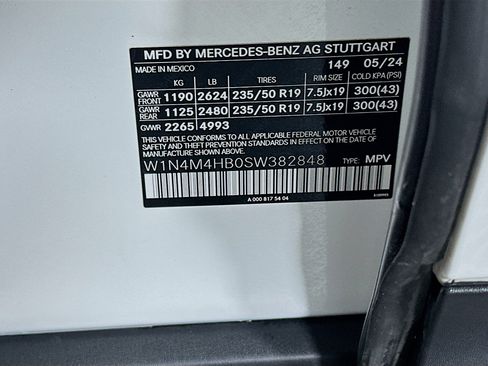 Used 2025 Mercedes-Benz GLB 250 4MATIC image 12