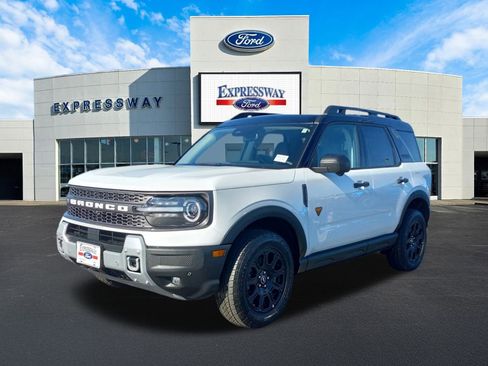 Used 2025 Ford Bronco Sport Badlands image 2