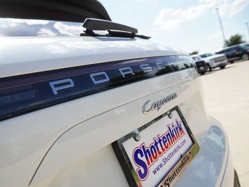 Used 2020 Porsche Cayenne AWD/4WD image 12