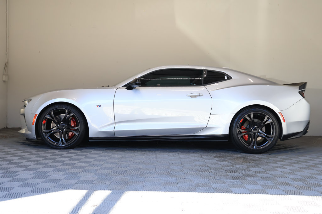 Used 2018 Chevrolet Camaro SS RWD image 8