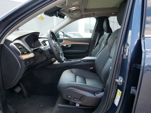 New 2025 Volvo XC90 B6 Plus image 4