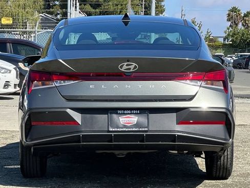 New 2026 Hyundai Elantra SE FWD image 7