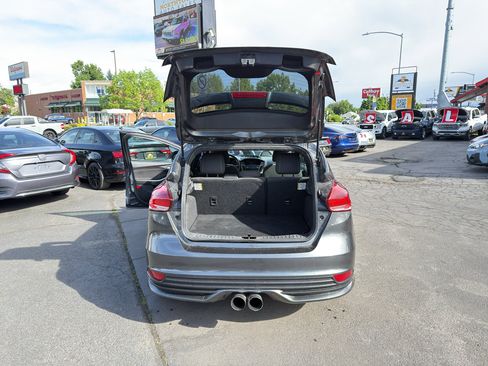 Used 2018 Ford Focus ST FWD image 15