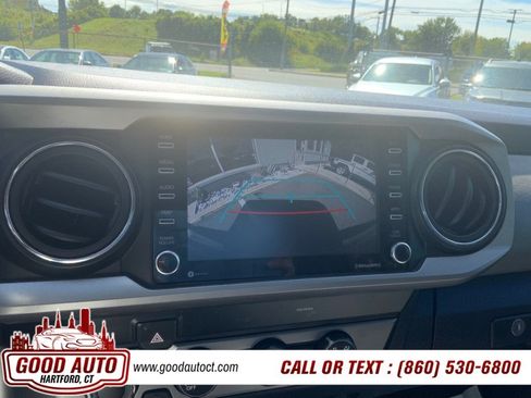 Used 2020 Toyota Tacoma SR5 AWD/4WD image 18