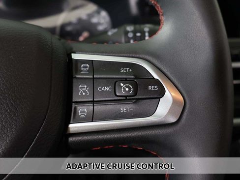 Used 2025 Jeep Compass Trailhawk AWD/4WD image 3