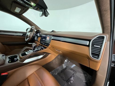 Used 2022 Porsche Cayenne Turbo image 20