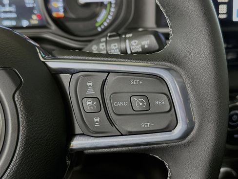 Used 2025 Jeep Wrangler Sahara w/ Safety Group image 17