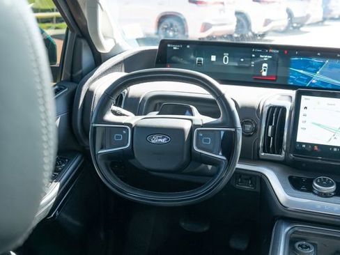 Used 2025 Ford Expedition Max Platinum AWD/4WD image 33