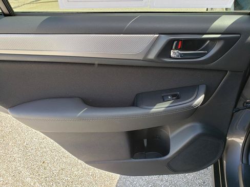 Used 2018 Subaru Outback 2.5i Premium w/ Popular Package #1 AWD/4WD image 11