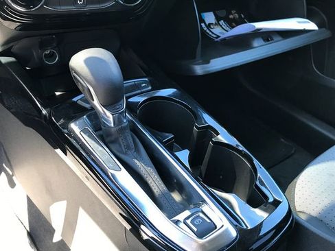 Used 2025 Chevrolet Trax LT image 8