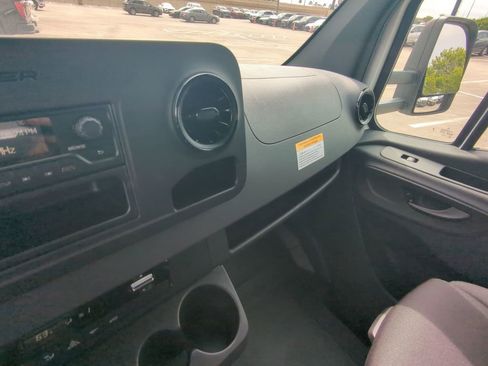 Used 2024 Mercedes-Benz Sprinter 4500 image 4