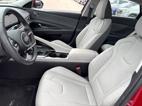 Used 2025 Hyundai Elantra Limited FWD image 9
