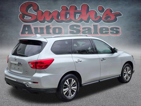 Used 2019 Nissan Pathfinder SL AWD/4WD image 6