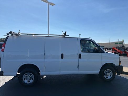 Used 2022 Chevrolet Express 2500 w/ Driver Convenience Package image 6