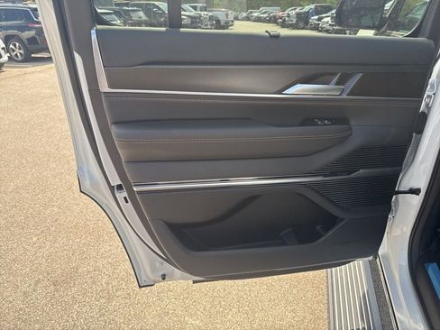 New 2026 Jeep Grand Wagoneer Summit AWD/4WD image 29