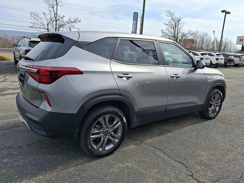 Used 2023 Kia Seltos LX image 6