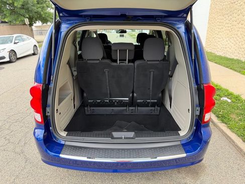 Used 2019 Dodge Grand Caravan SE w/ UConnect Hands-Free Group FWD image 10