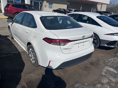Used 2024 Toyota Corolla LE image 3